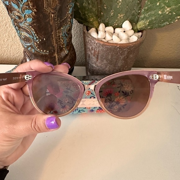 LULAROE Cateye sunglasses - Picture 5 of 9